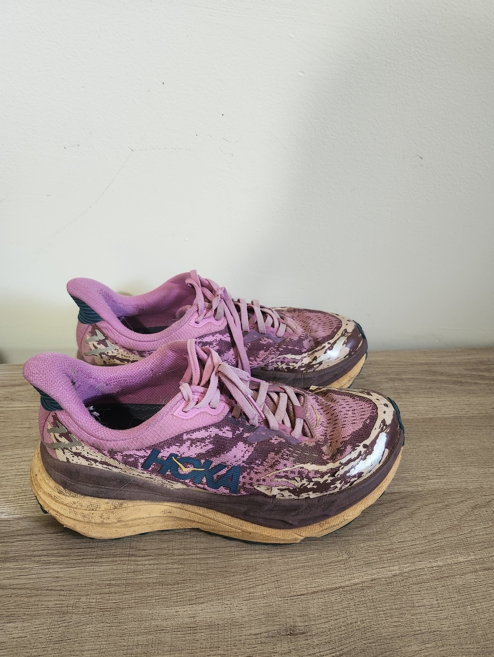 Hoka One One Stinson 7 Women's 9B Sneakers Tennis Shoes Strawberry Cabernet Run